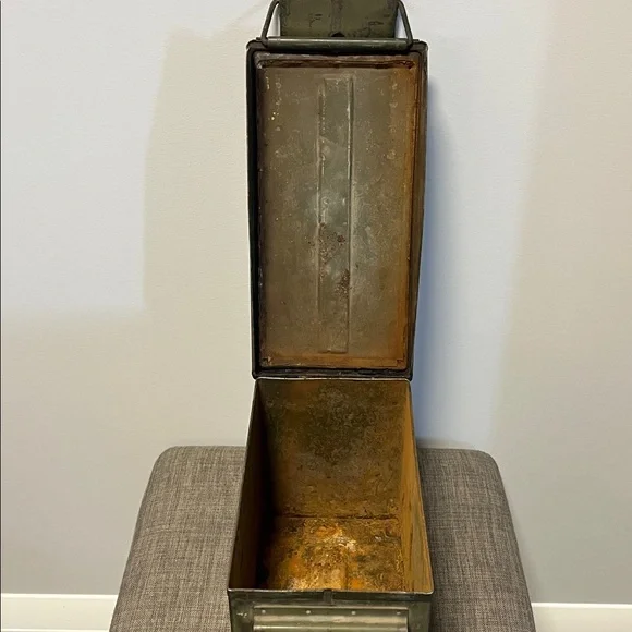 Vintage Green Metal Ammo Box - Picture 5 of 12